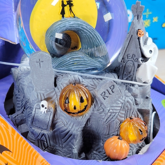 Disney Nightmare Before Christmas Zero 6" Musical LED Disney Waterglobe New - Picture 10 of 10